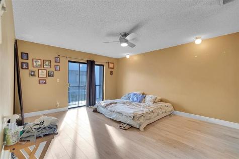 2774 S University Drive Davie FL 33328