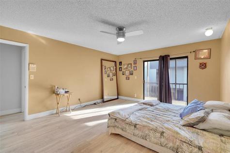 2774 S University Drive Davie FL 33328