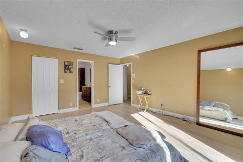 2774 S University Drive Davie FL 33328