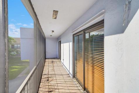 2774 S University Drive Davie FL 33328