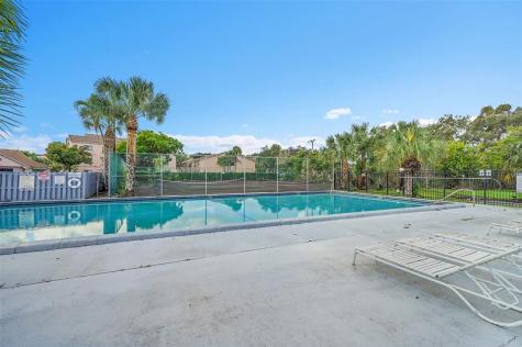 2774 S University Drive Davie FL 33328