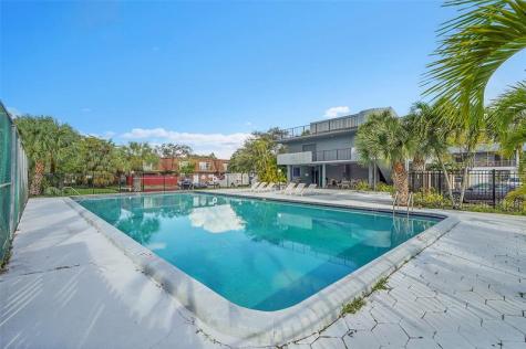 2774 S University Drive Davie FL 33328