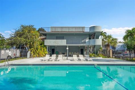 2774 S University Drive Davie FL 33328