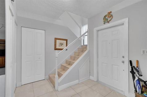 2774 S University Drive Davie FL 33328