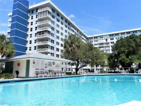 4200 Hillcrest Drive Hollywood FL 33021