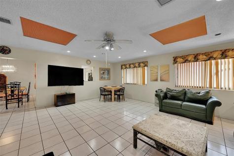 7905 Hibiscus Way Tamarac FL 33321