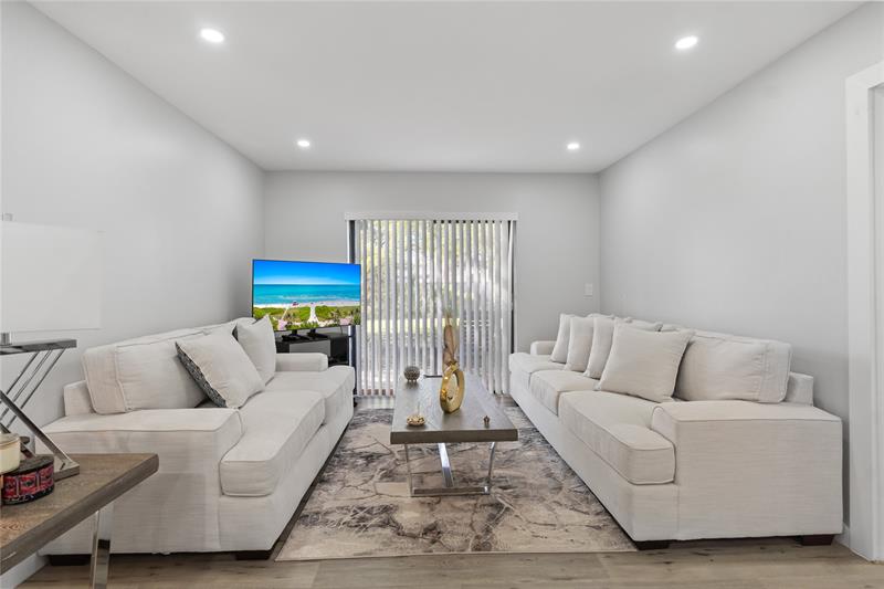 1335 NW 94th Way Coral Springs FL 33071