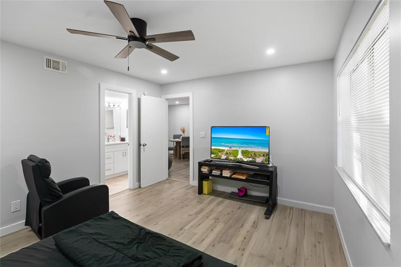 1335 NW 94th Way Coral Springs FL 33071