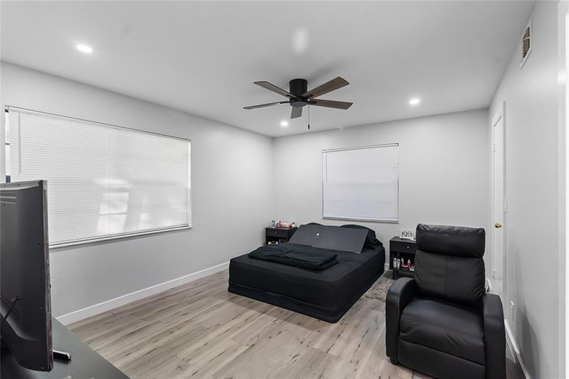 1335 NW 94th Way Coral Springs FL 33071