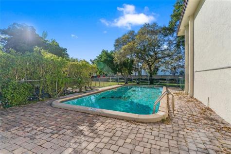 1335 NW 94th Way Coral Springs FL 33071