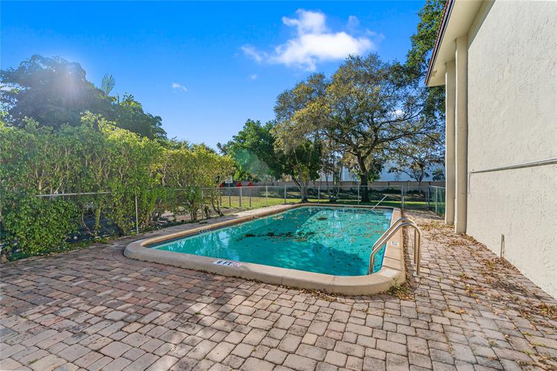 1335 NW 94th Way Coral Springs FL 33071