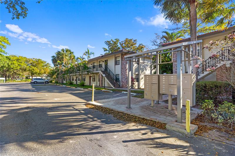 1335 NW 94th Way Coral Springs FL 33071