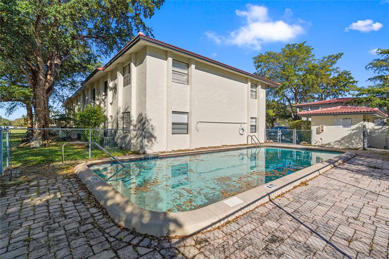 1335 NW 94th Way Coral Springs FL 33071