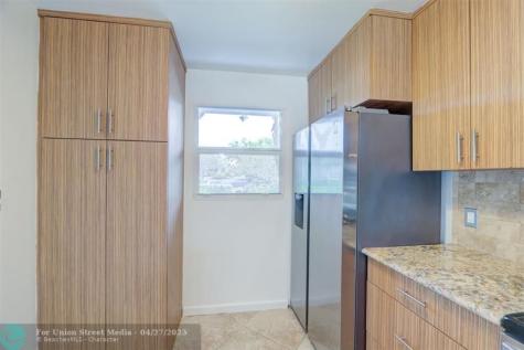 113 Royal Park Oakland Park FL 33309