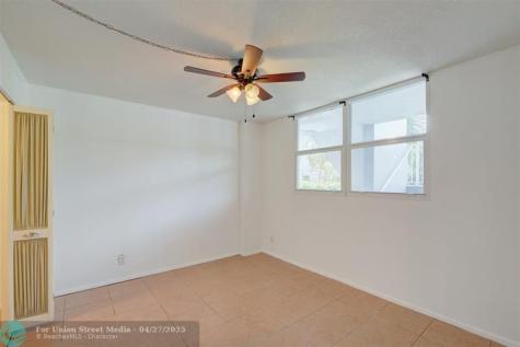 113 Royal Park Oakland Park FL 33309