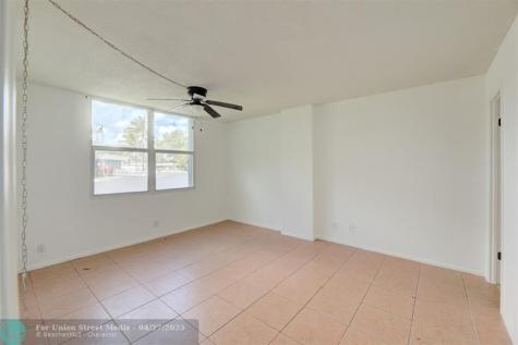 113 Royal Park Oakland Park FL 33309