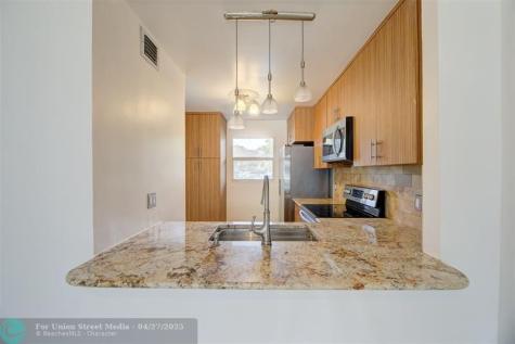 113 Royal Park Oakland Park FL 33309