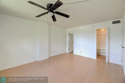 113 Royal Park Oakland Park FL 33309