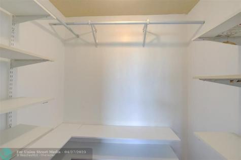 113 Royal Park Oakland Park FL 33309