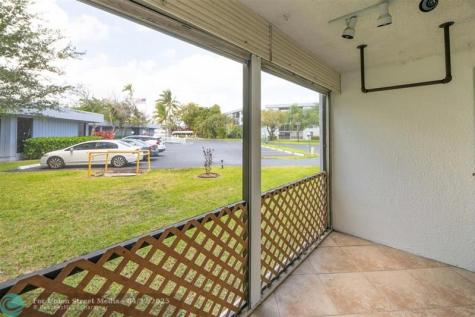 113 Royal Park Oakland Park FL 33309