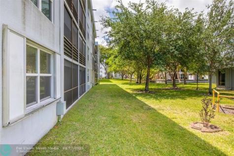 113 Royal Park Oakland Park FL 33309