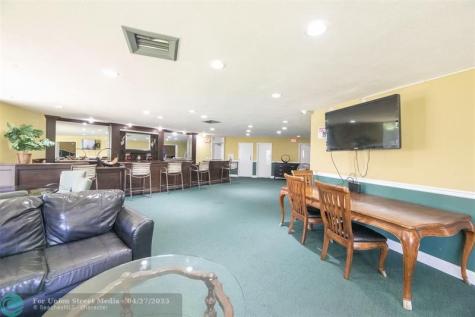 113 Royal Park Oakland Park FL 33309