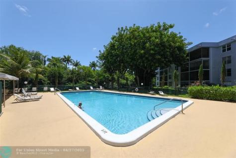 113 Royal Park Oakland Park FL 33309