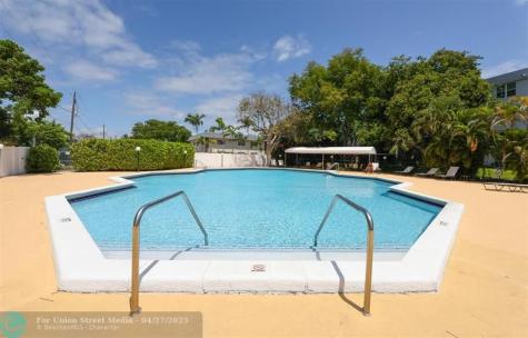 113 Royal Park Oakland Park FL 33309