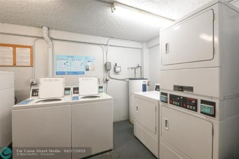 113 Royal Park Oakland Park FL 33309