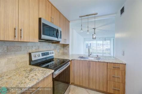 113 Royal Park Oakland Park FL 33309