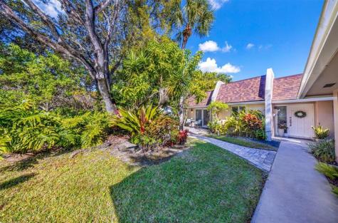 3651 Oaks Clubhouse Drive Pompano Beach FL 33069