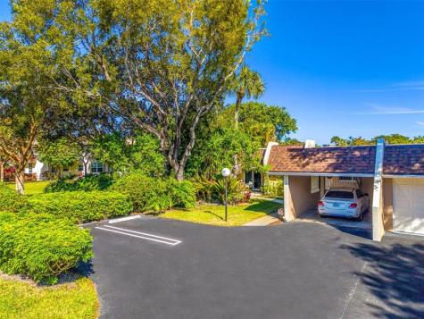3651 Oaks Clubhouse Drive Pompano Beach FL 33069