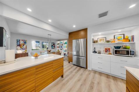 3651 Oaks Clubhouse Drive Pompano Beach FL 33069