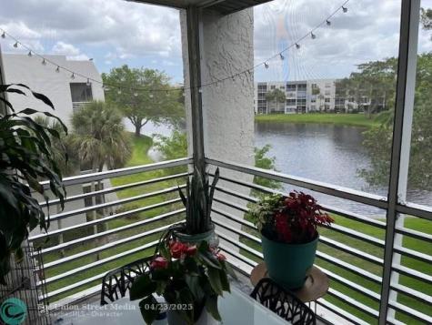 9330 Lagoon Place Davie FL 33324