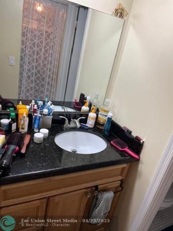 9330 Lagoon Place Davie FL 33324