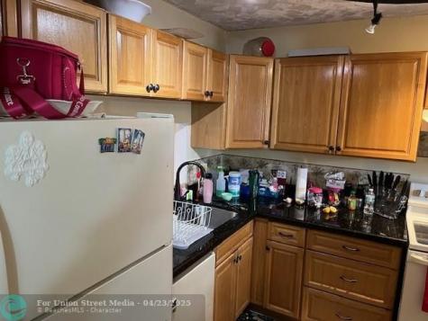 9330 Lagoon Place Davie FL 33324