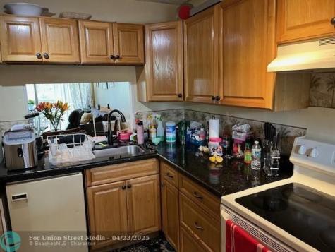 9330 Lagoon Place Davie FL 33324