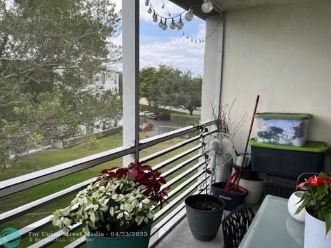 9330 Lagoon Place Davie FL 33324