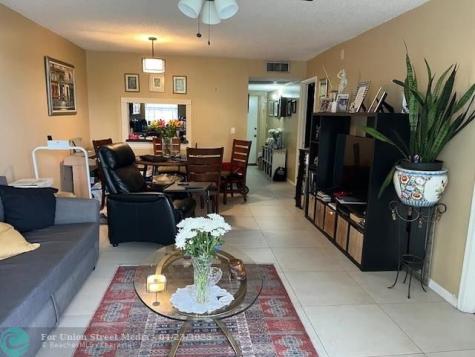 9330 Lagoon Place Davie FL 33324