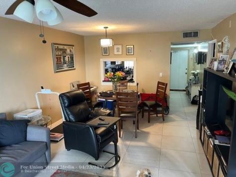 9330 Lagoon Place Davie FL 33324