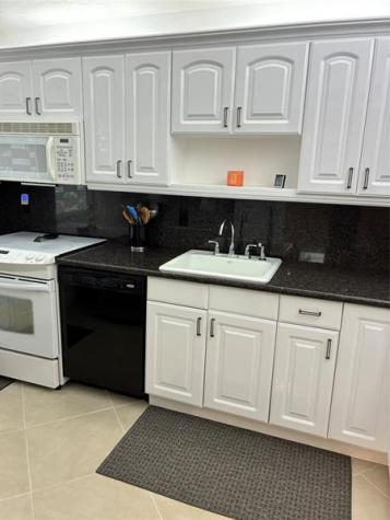 3010 NE 16 Avenue Oakland Park FL 33334