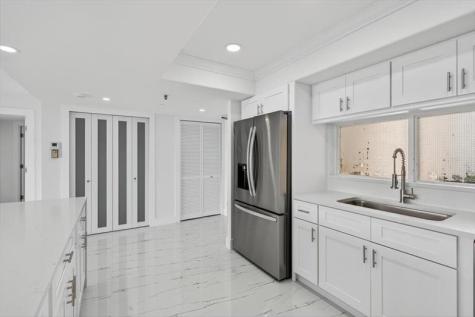 2480 Presidential Way West Palm Beach FL 33401