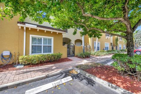 2851 W Prospect Road Tamarac FL 33309