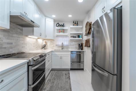 9411 N Hollybrook Lake Drive Pembroke Pines FL 33025