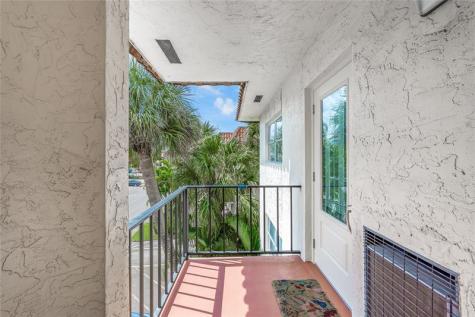 9411 N Hollybrook Lake Drive Pembroke Pines FL 33025