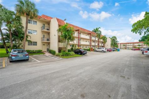 9411 N Hollybrook Lake Drive Pembroke Pines FL 33025