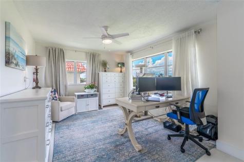 9411 N Hollybrook Lake Drive Pembroke Pines FL 33025