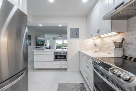 9411 N Hollybrook Lake Drive Pembroke Pines FL 33025