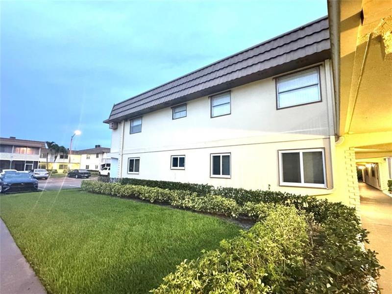 172 D Saxony Delray Beach FL 33446