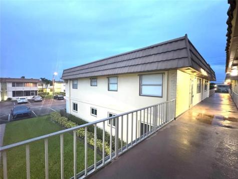 172 D Saxony Delray Beach FL 33446